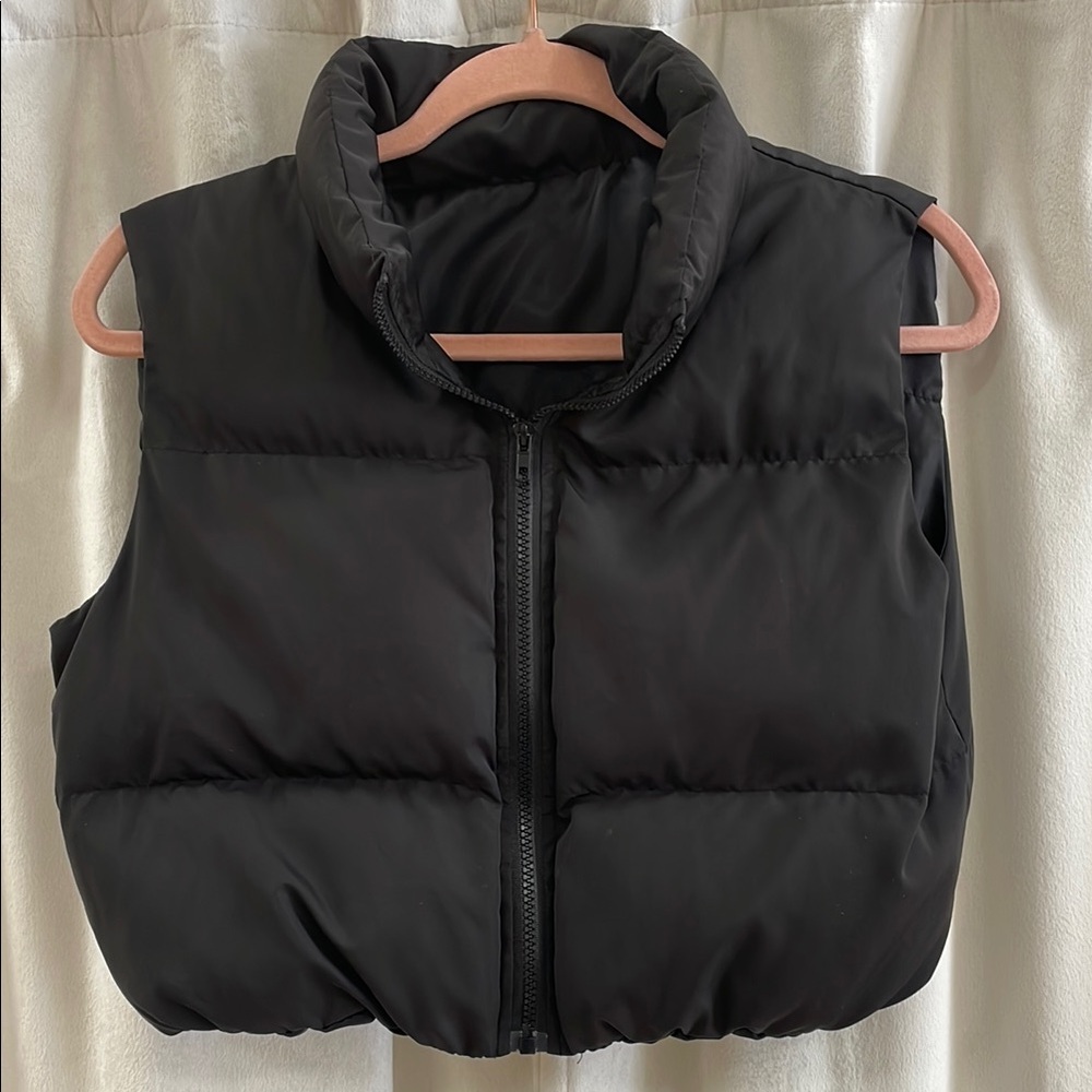 SHEIN Black Puffer Vest Cropped Zip-Up